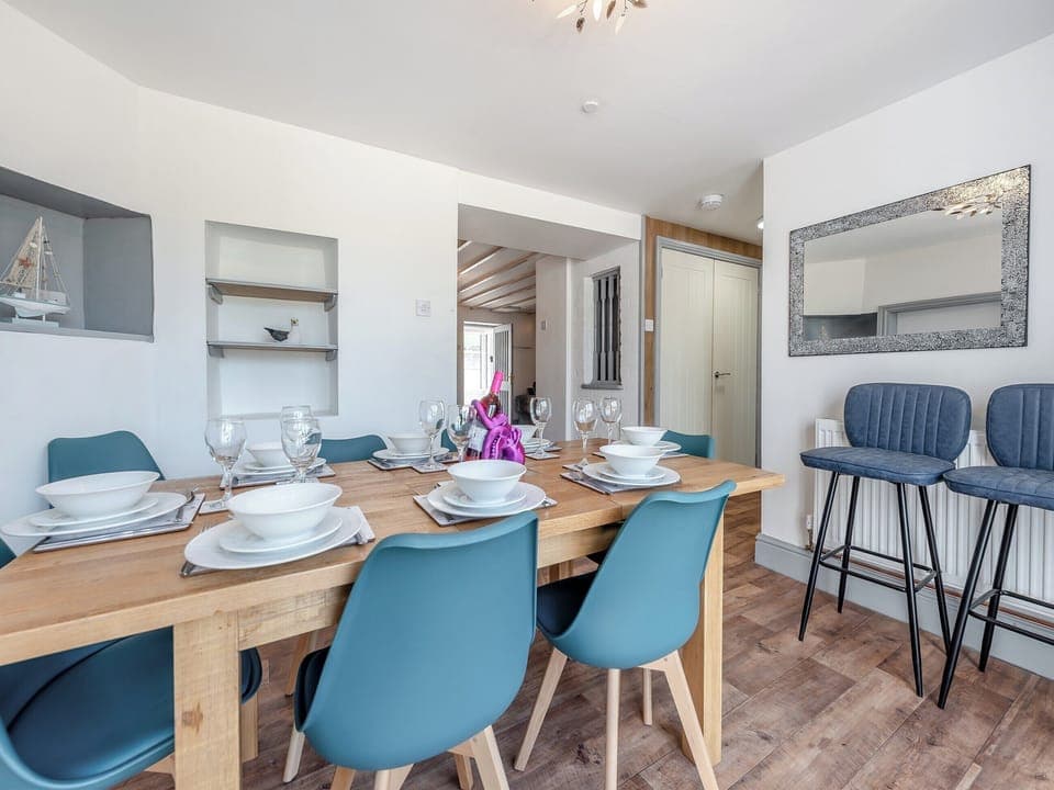 Dining room | Snowdrop, Eglwyswrw