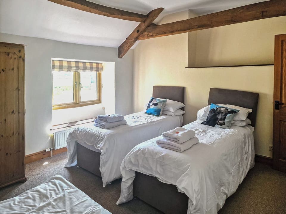 Twin bedroom | Applebarn Holidays - The Dairy - Applebarn Holidays, West Pennard, near Glastonbury