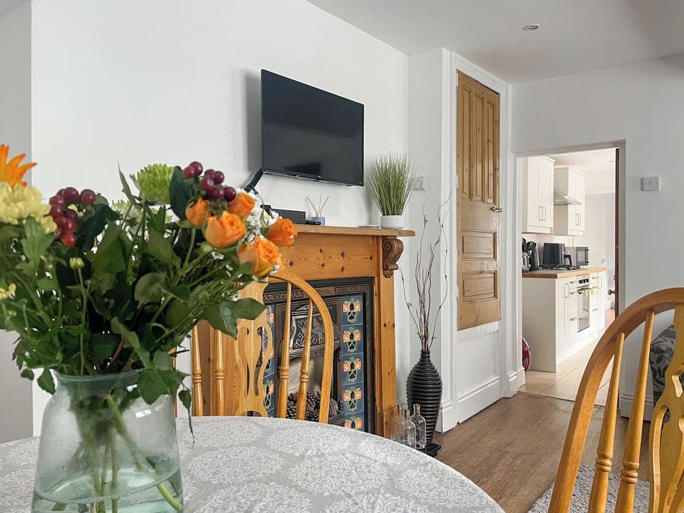 Open plan living space | Taff&rsquo;s Well Cottage, Taff&rsquo;s Well, near Cardiff