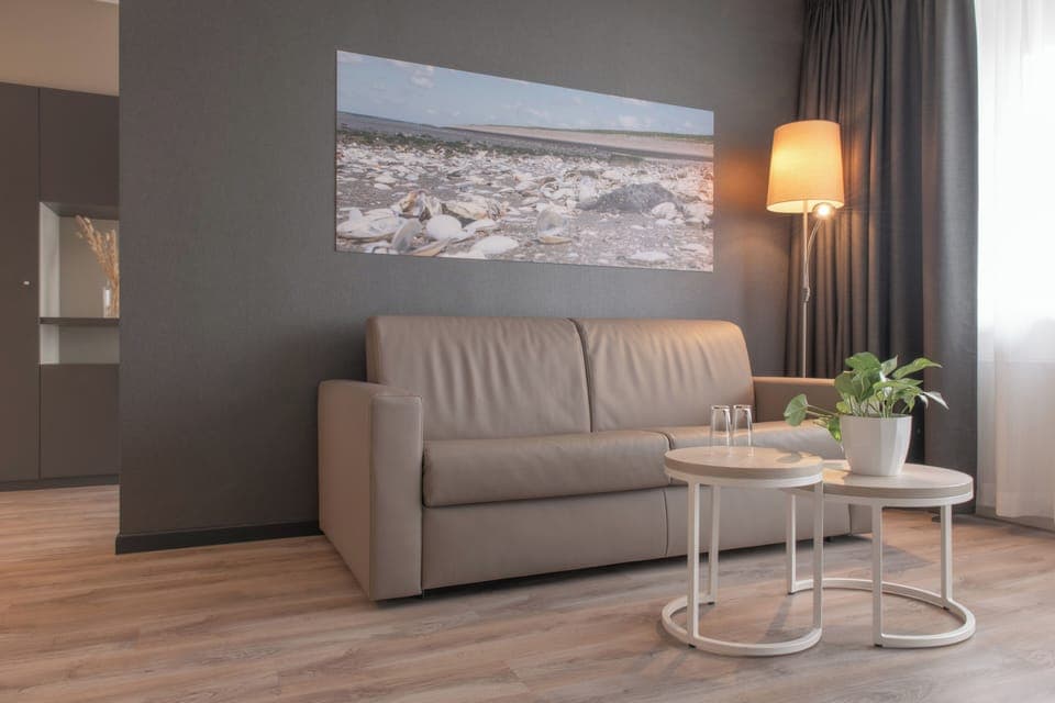 Superior Room | Living area | TV