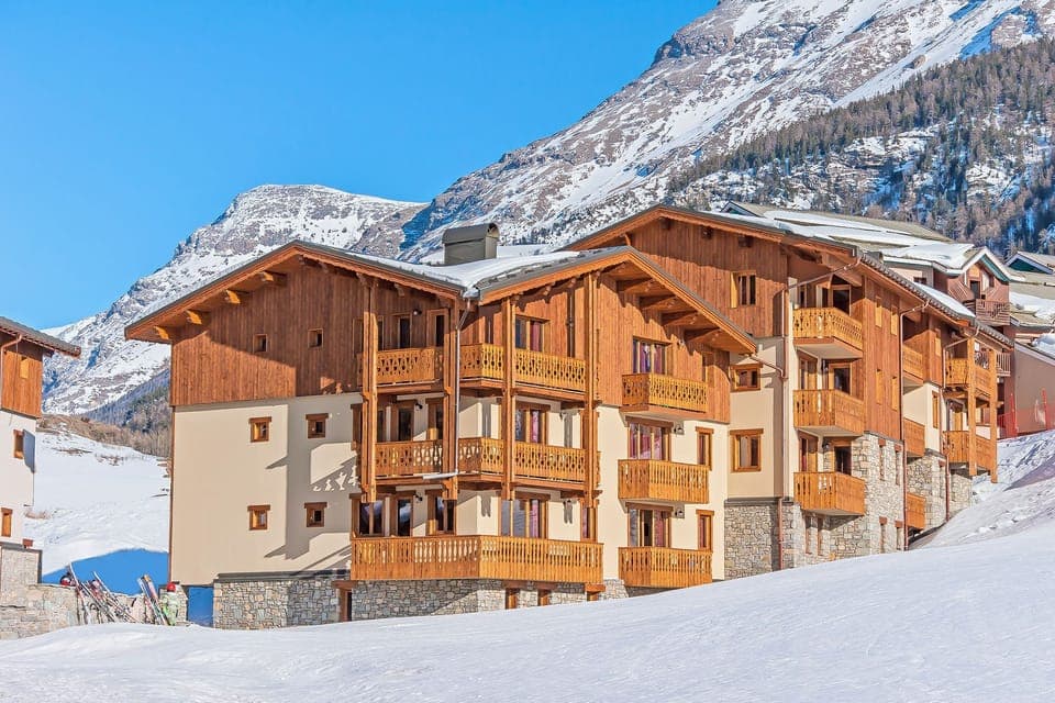 Nestled in the snowy mountain landscape, this cosy alpine retreat offers breathtaking views and a serene atmosphere for a peaceful winter escape.