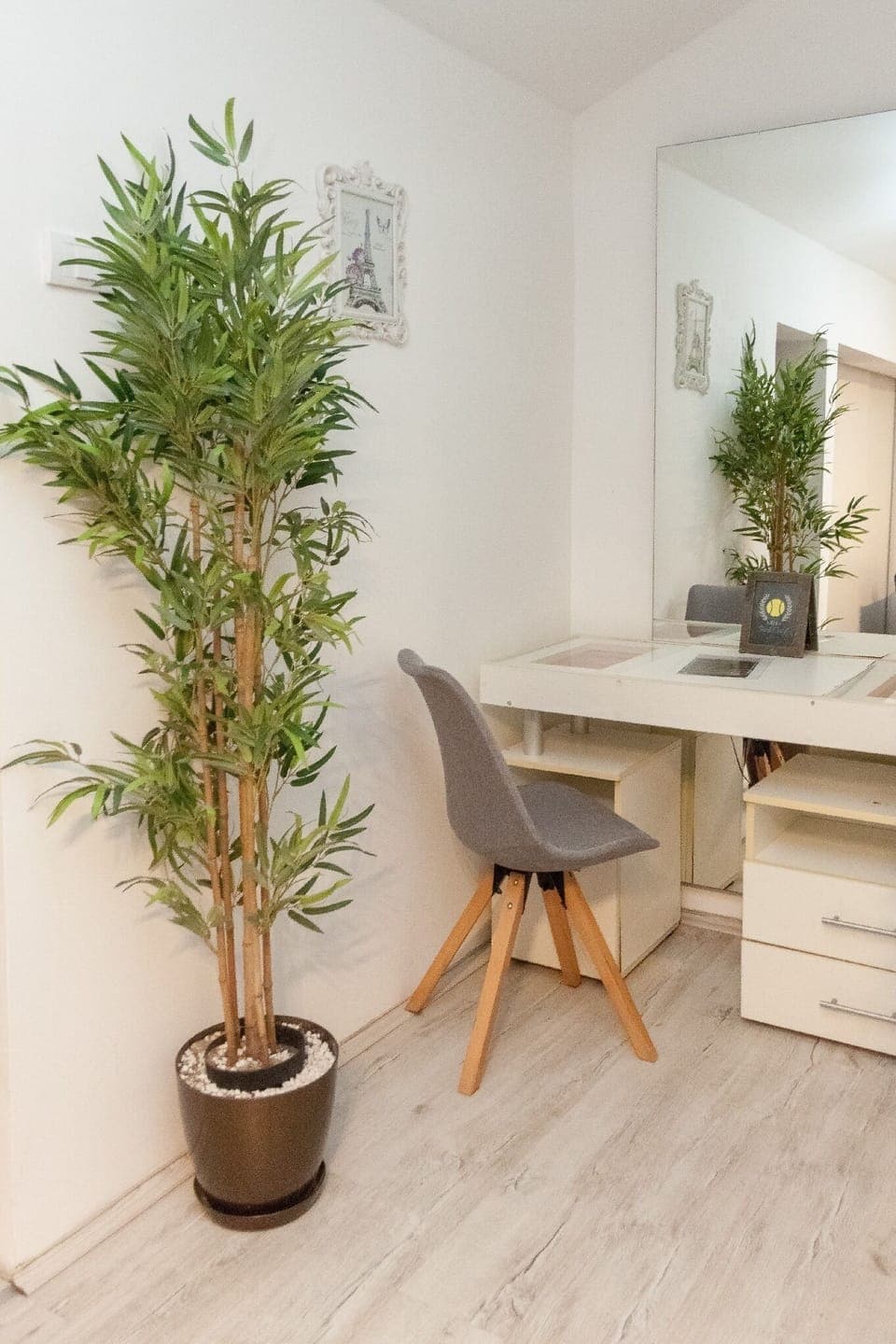 Classic Apartment 8 | Desk, laptop workspace, soundproofing, free WiFi