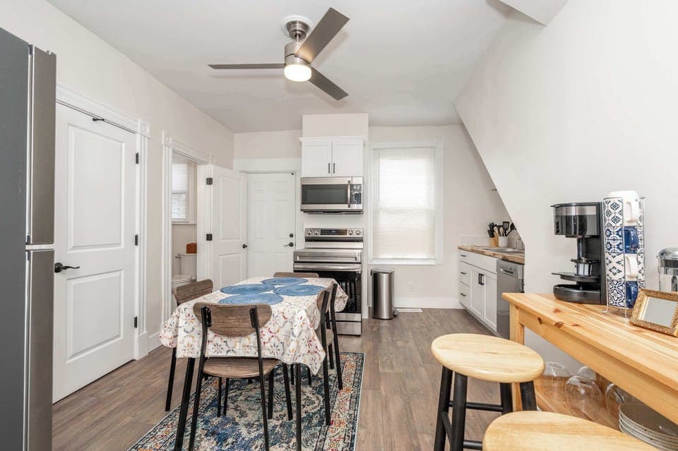 The airy kitchen offers ample space & every home comfort