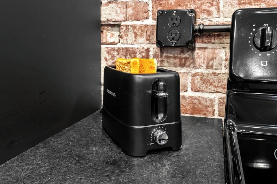 Kitchen: Whether you're a gourmet chef or just love a quick meal, our kitchen has you covered with new and modern appliances and plenty of space!