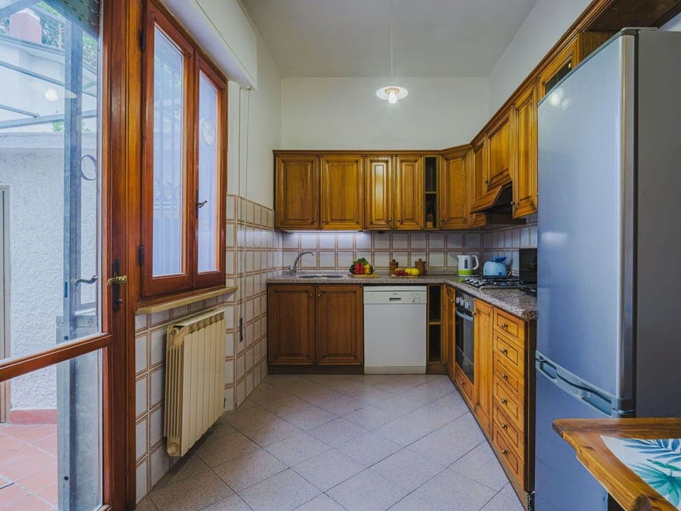 Water, Cloud, Sky, Property, Building, Swimming Pool, Seaside Resort, Blue, Tree, Azure