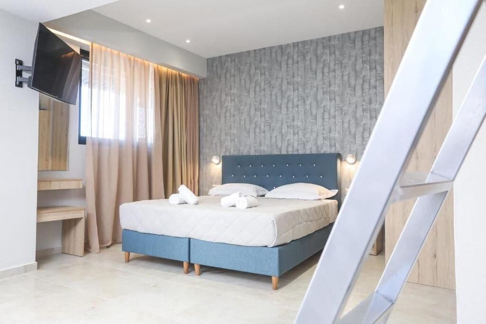 Laptop workspace, soundproofing, free WiFi