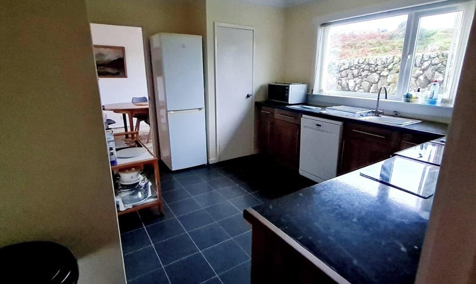 Cottage | Private kitchen | Fridge, microwave, oven, stovetop