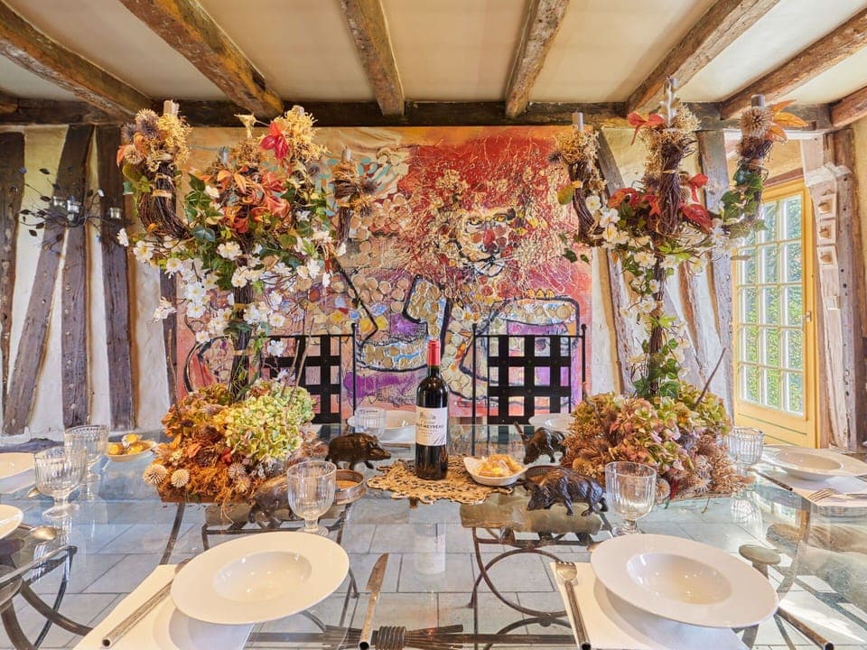 Table, Flower, Decoration, Property, Tableware, Furniture, Plant, Branch, Textile, Interior Design