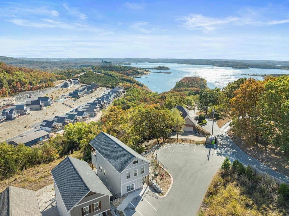 Welcome to Chateau Mountain! Nestled in a scenic cove of Table Rock Lake, surrounded by the beauty of the Ozarks