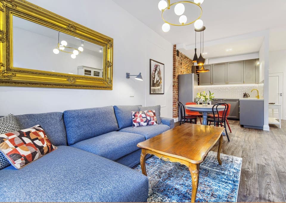 Apartment | Living room | Flat-screen TV