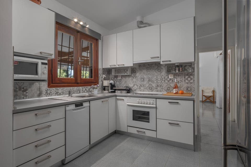 Villa | Private kitchen | Electric kettle, toaster