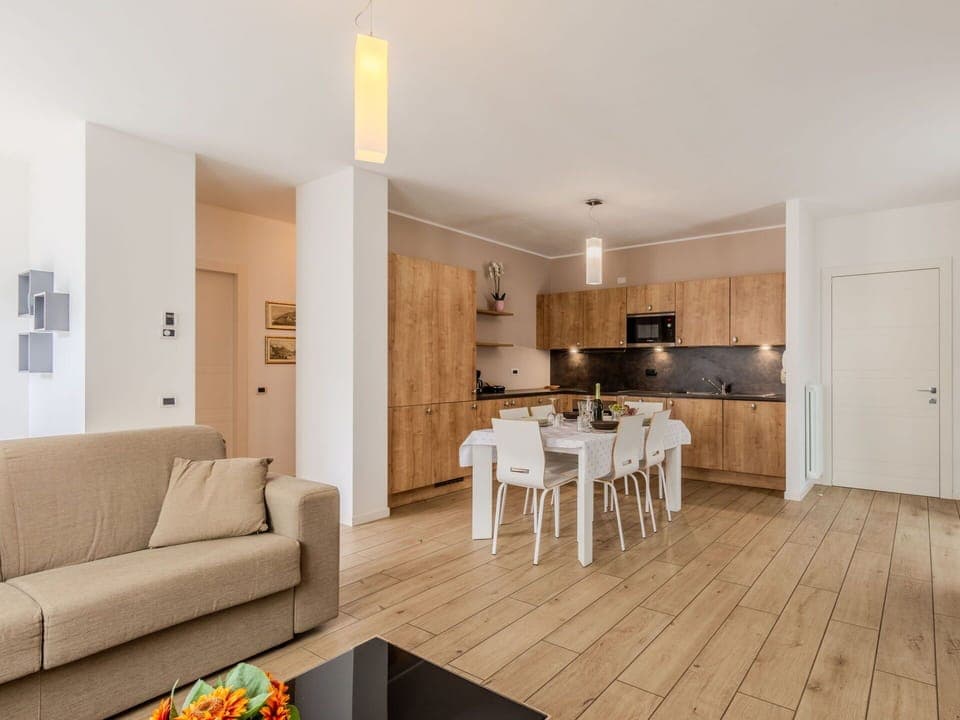 Cloud, Sky, Building, Plant, Window, Property, Green, House, Land Lot, Tree