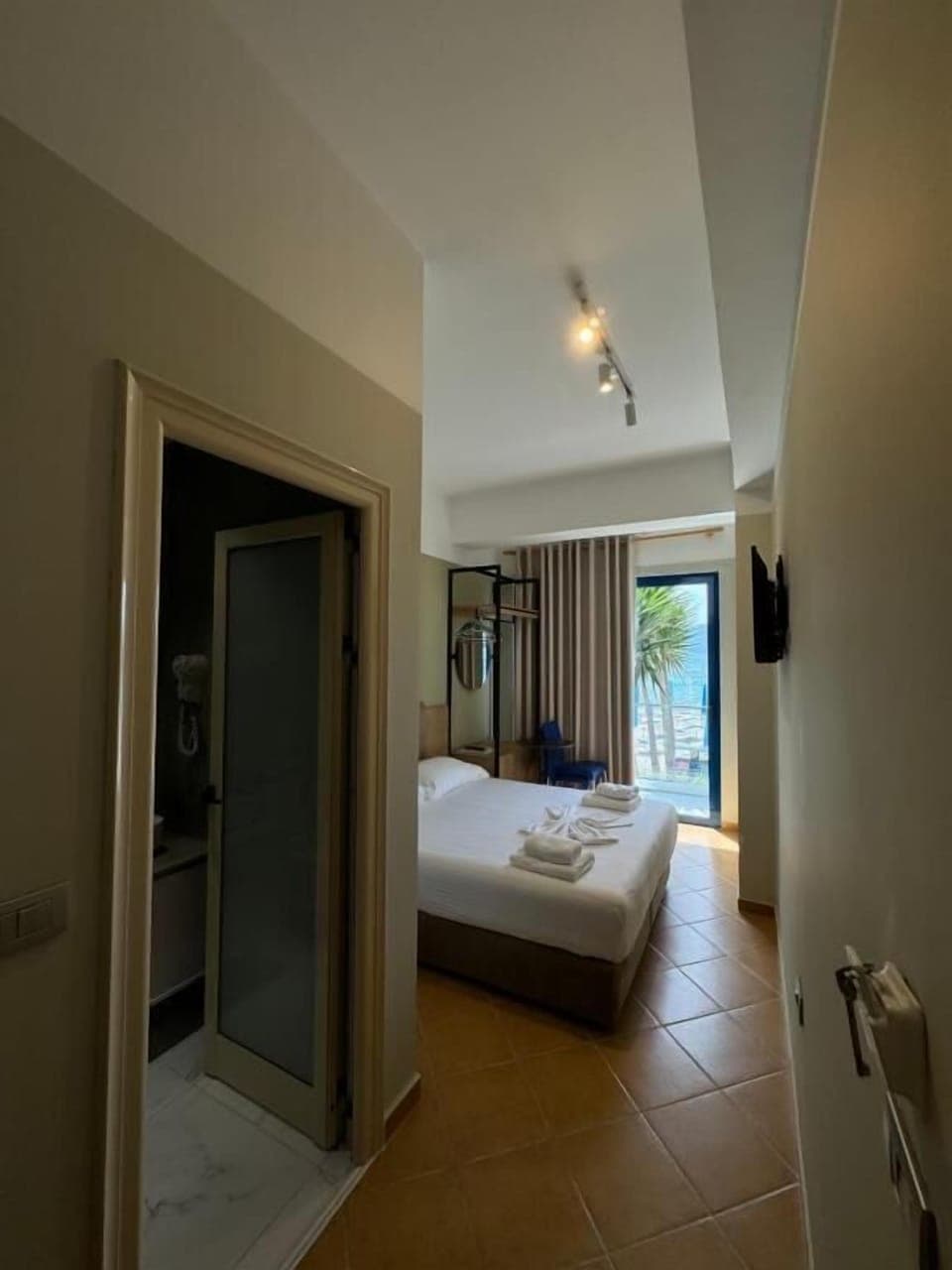 Minibar, soundproofing, free WiFi, bed sheets