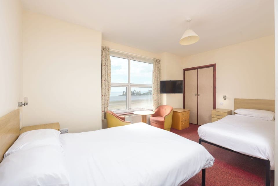 Triple Room, Sea View | Desk, iron/ironing board, free WiFi, bed sheets
