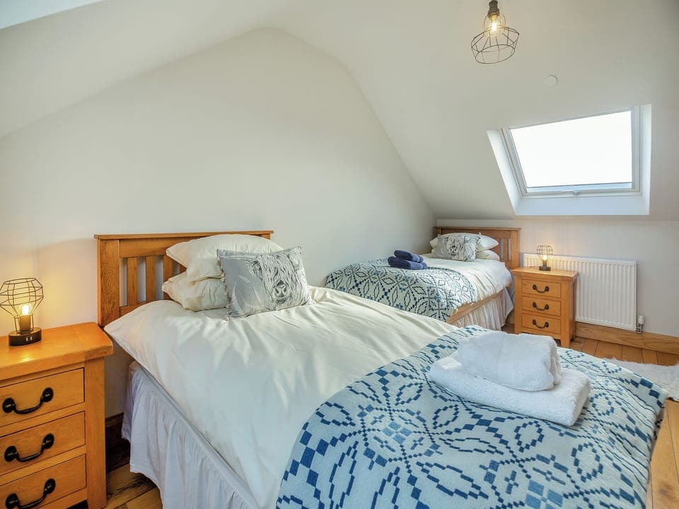 Twin bedroom | Deri - Parc Wernol Cottages, Chwilog, near Pwllheli