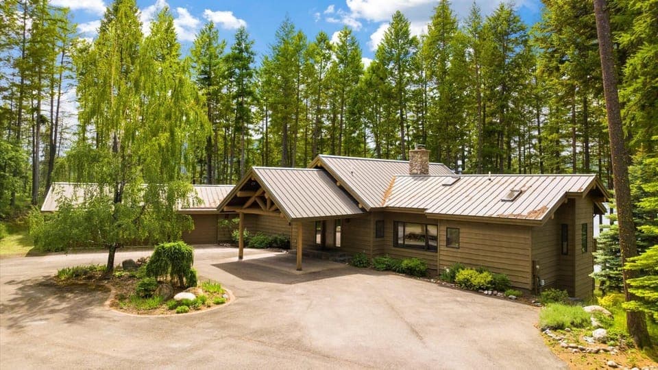 The Mountain Shadow Lodge (7645)