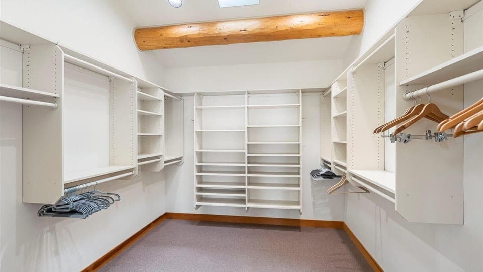 The Mountain Shadow Lodge (7628)