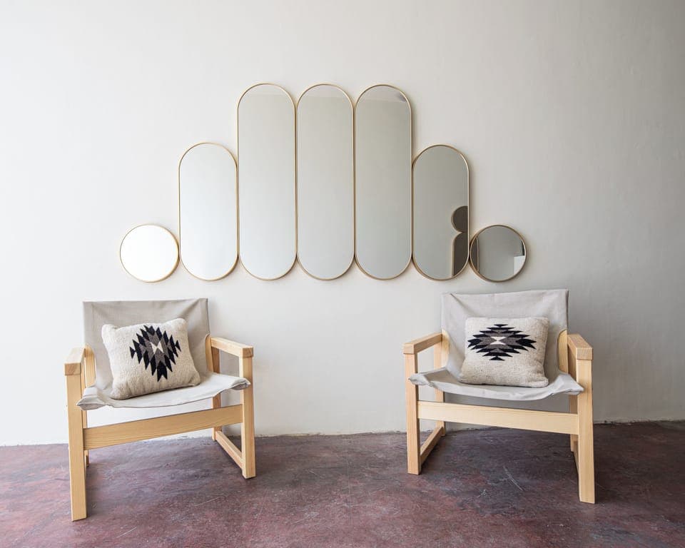 Comfort Room, 1 King Bed | Living area | 43-inch Smart TV with cable channels, Netflix, streaming services