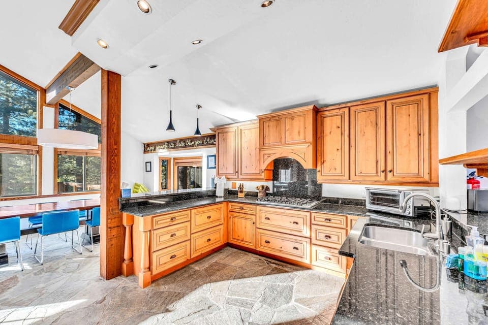 Kitchen: Fully-equipped kitchen, drip coffee maker, toaster oven, waffle maker, blender, kitchen bar w/3 bar stools 
