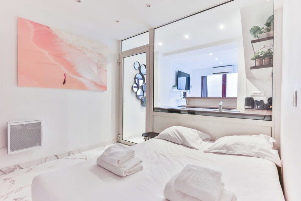 Apartment | 1 bedroom, laptop workspace, iron/ironing board, bed sheets