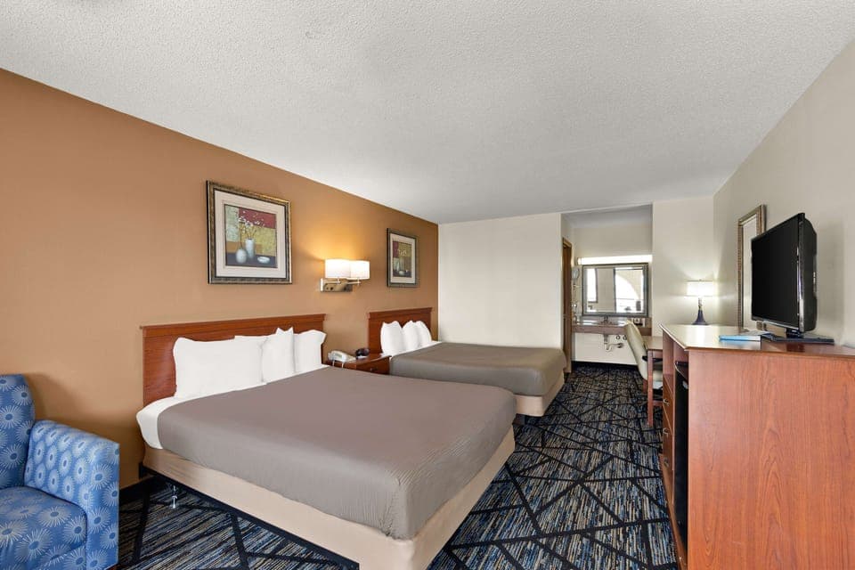 Desk, iron/ironing board, free WiFi, bed sheets