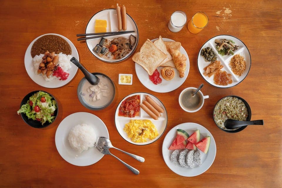 Daily buffet breakfast (THB 350 per person)