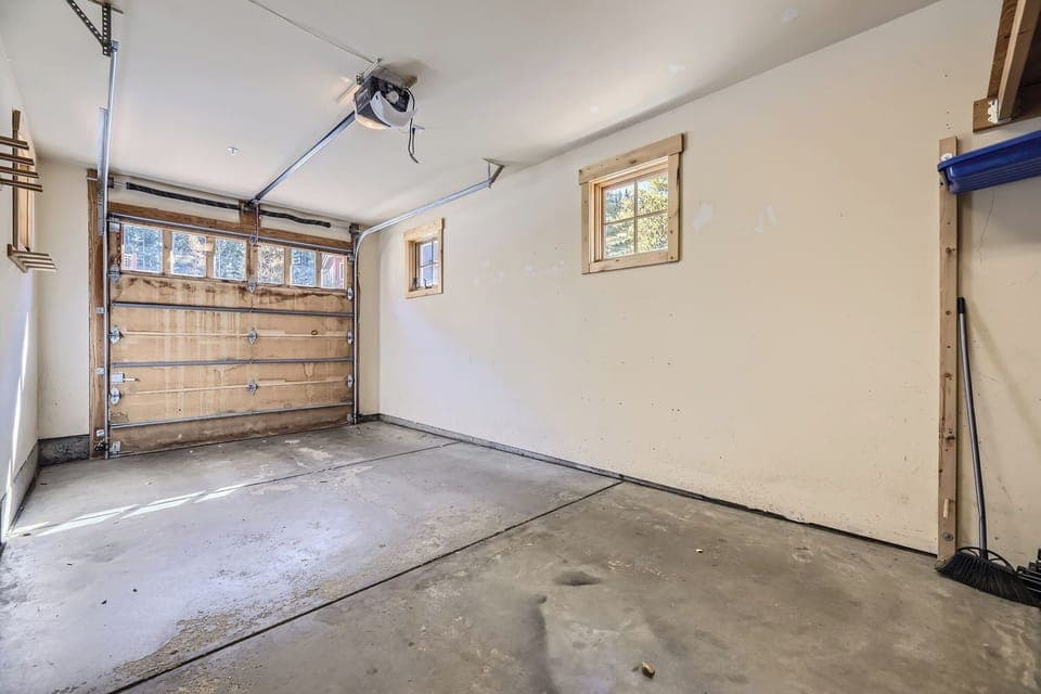 0038 Tip Top Trail - Web Quality - 023 - 31 Lower Level Garage Interior