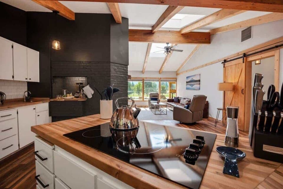 68719_E_Fairway_Ave_Welches_OR_97067_USA-Kitchen-P1322639