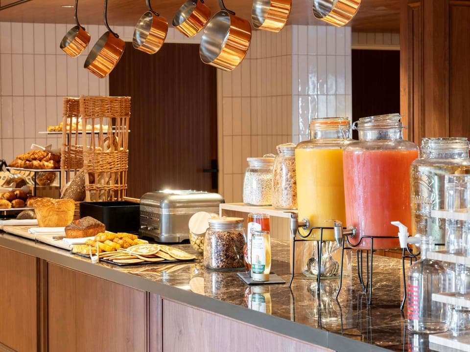 Daily buffet breakfast (EUR 17.90 per person)