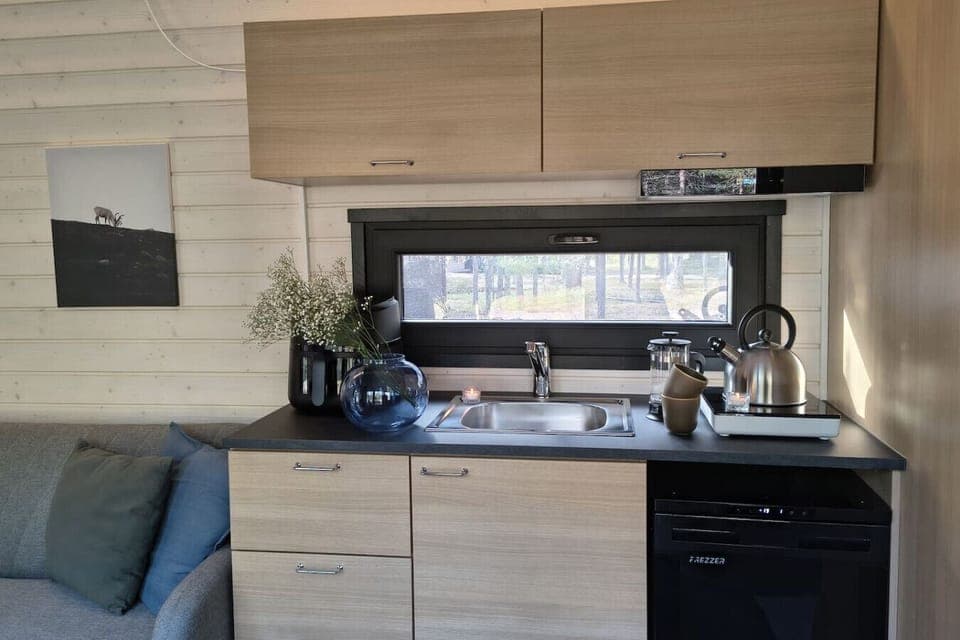 A well-equipped kitchenette