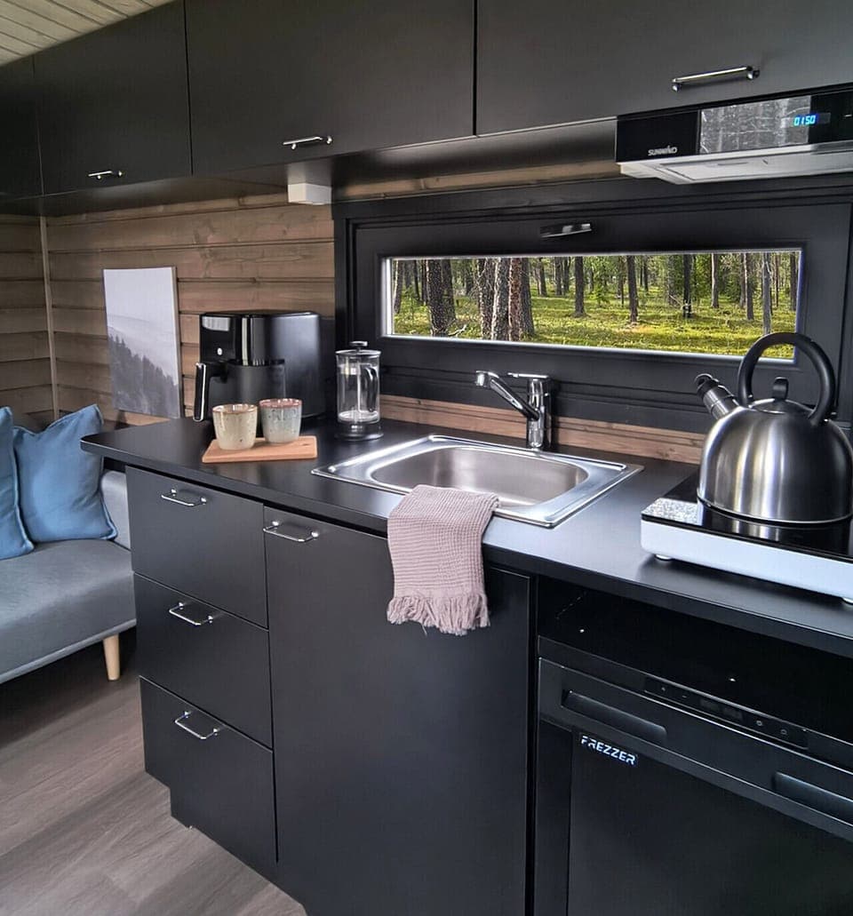 A well-equipped kitchenette