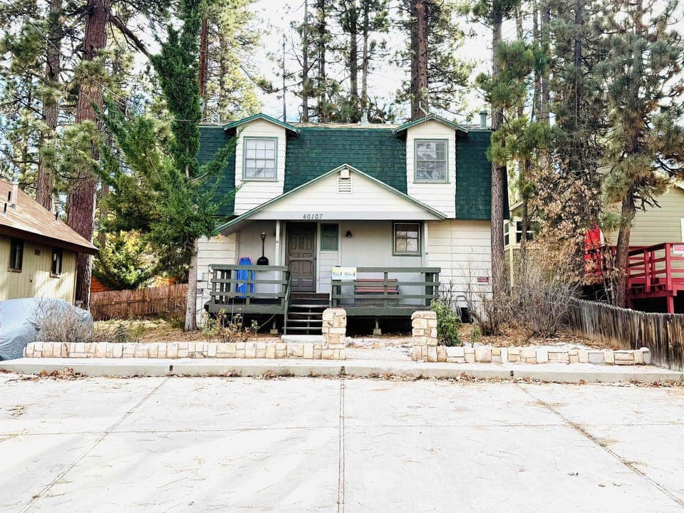 Front of house, porch and parking for 2 vehicles.