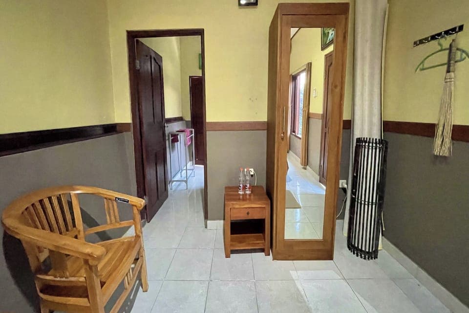 Family Room | Desk, free WiFi