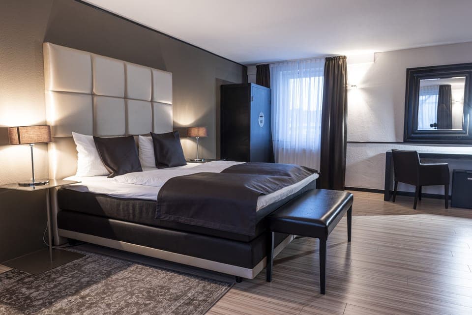 Deluxe Double Room | Hypo-allergenic bedding, minibar, in-room safe, desk