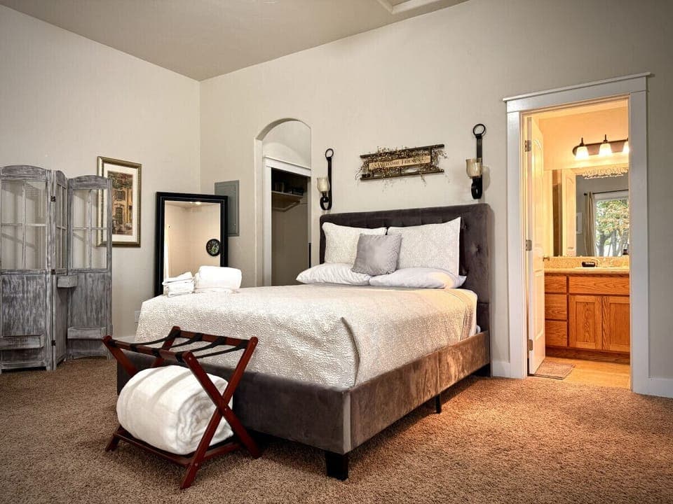 Gorgeous studio apartment with Queen bed