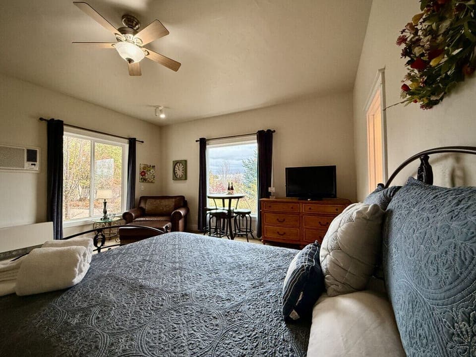 Wake up in the morning to beautiful views of the outside landscaping!