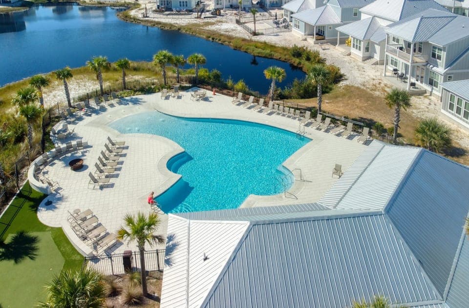 Welcome to Turtle's Nest in Summer Salt in Orange Beach! 3 Bedroom, 4 bathroom. Sleeps 9.