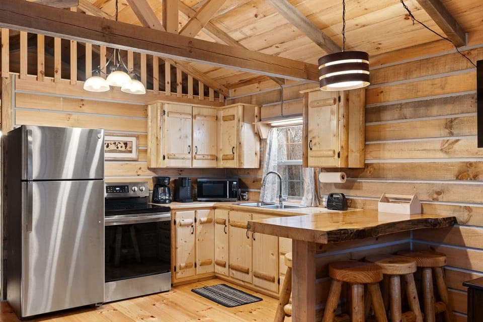 Full kitchen with eat-in bar seating for 4.