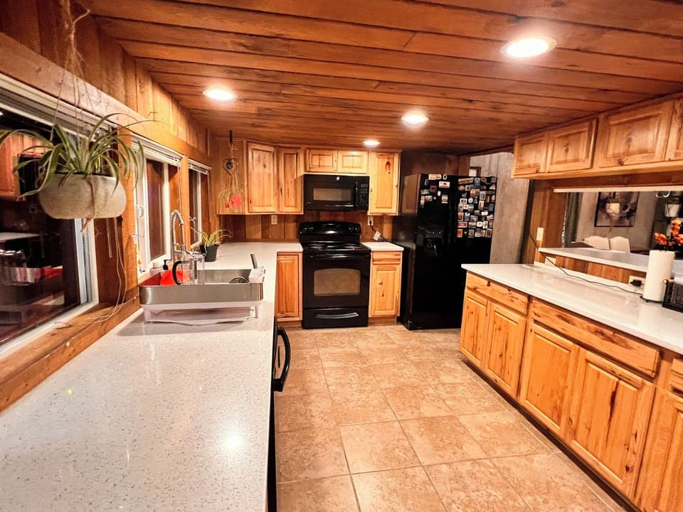 Spacious, fully equipped kitchen.