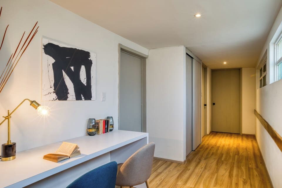 Comfort Apartment, 3 Bedrooms, City View | Living area