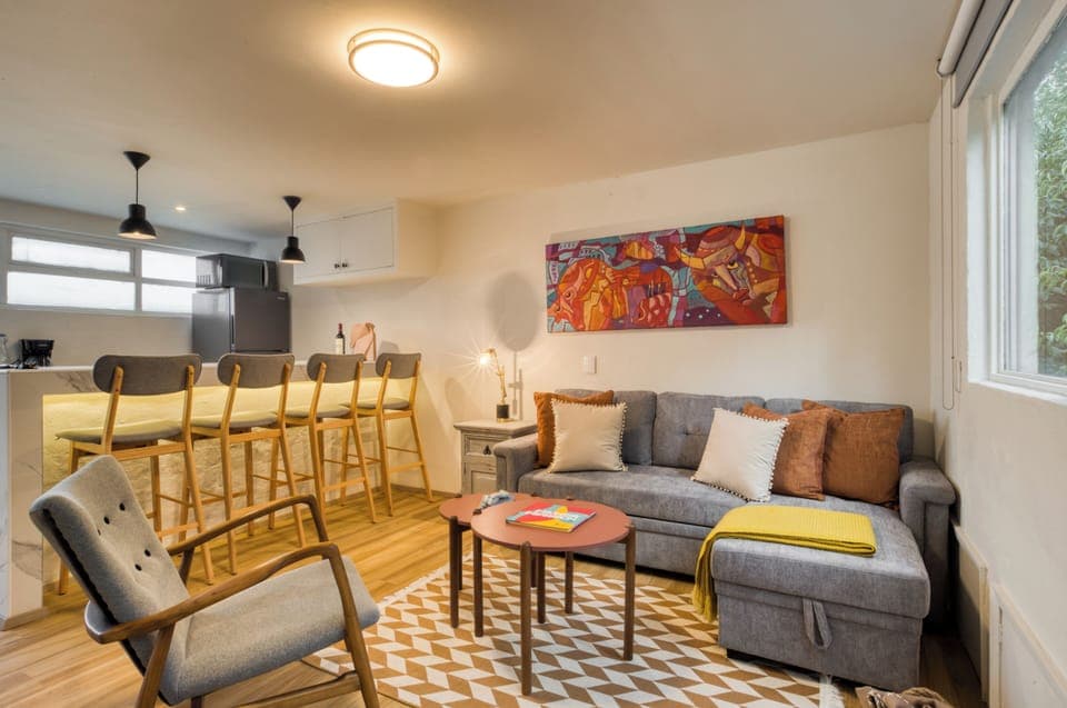 Comfort Apartment, 3 Bedrooms, City View | Living area