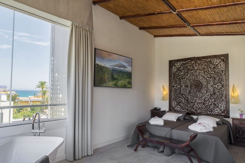 Junior Studio Suite, Sea View | Premium bedding, minibar, in-room safe, desk