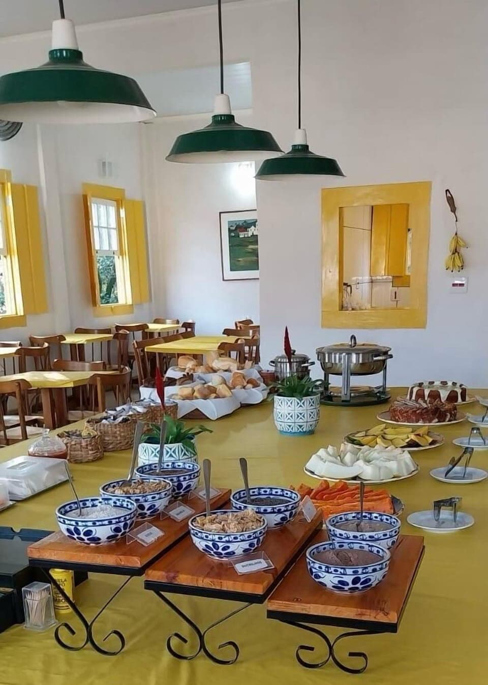 Free daily self-serve breakfast