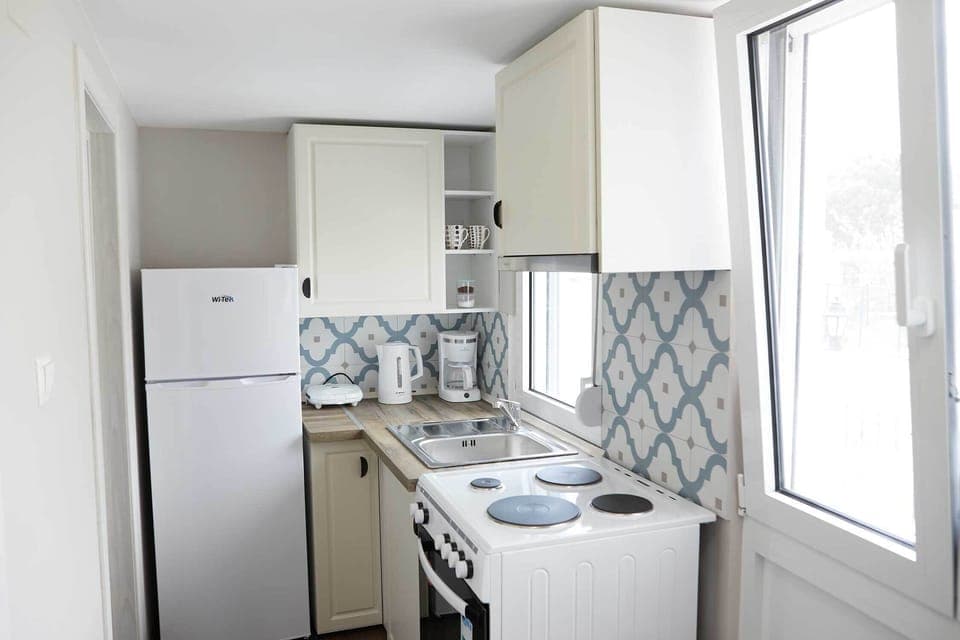 Deluxe Apartment, Courtyard View | Private kitchen | Stovetop, coffee/tea maker, electric kettle, cookware/dishes/utensils