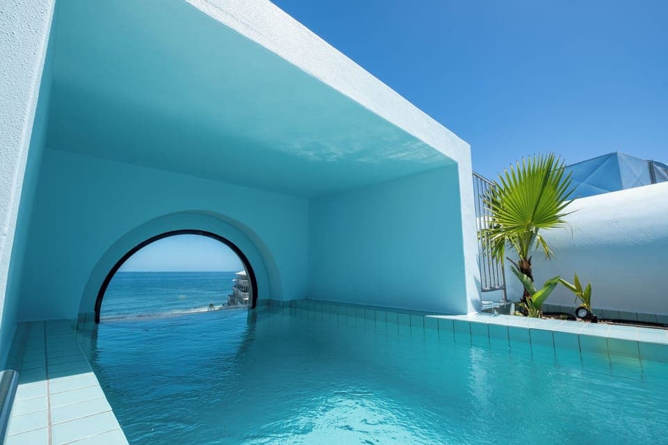 Outdoor pool, sun loungers