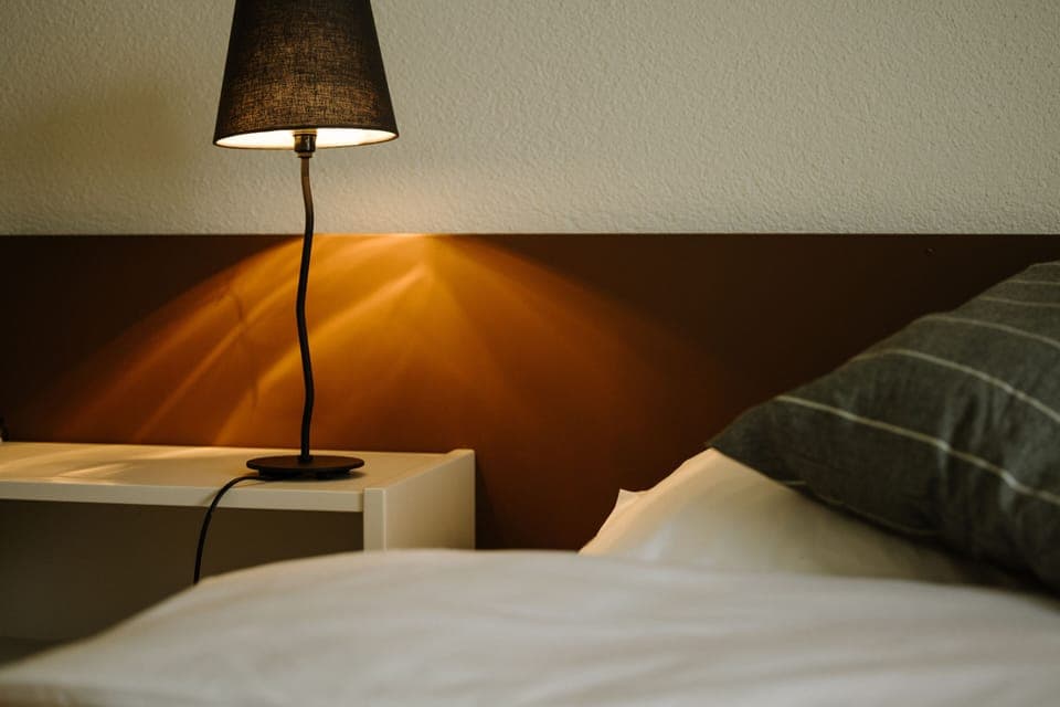 Basic Single Room | Minibar, in-room safe, desk, cribs/infant beds