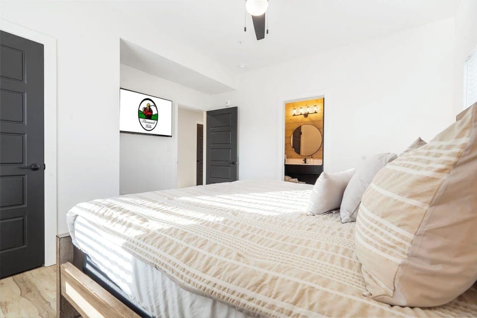 Main Level Bedroom 1 - King Bed, Cable TV, Attached Bath