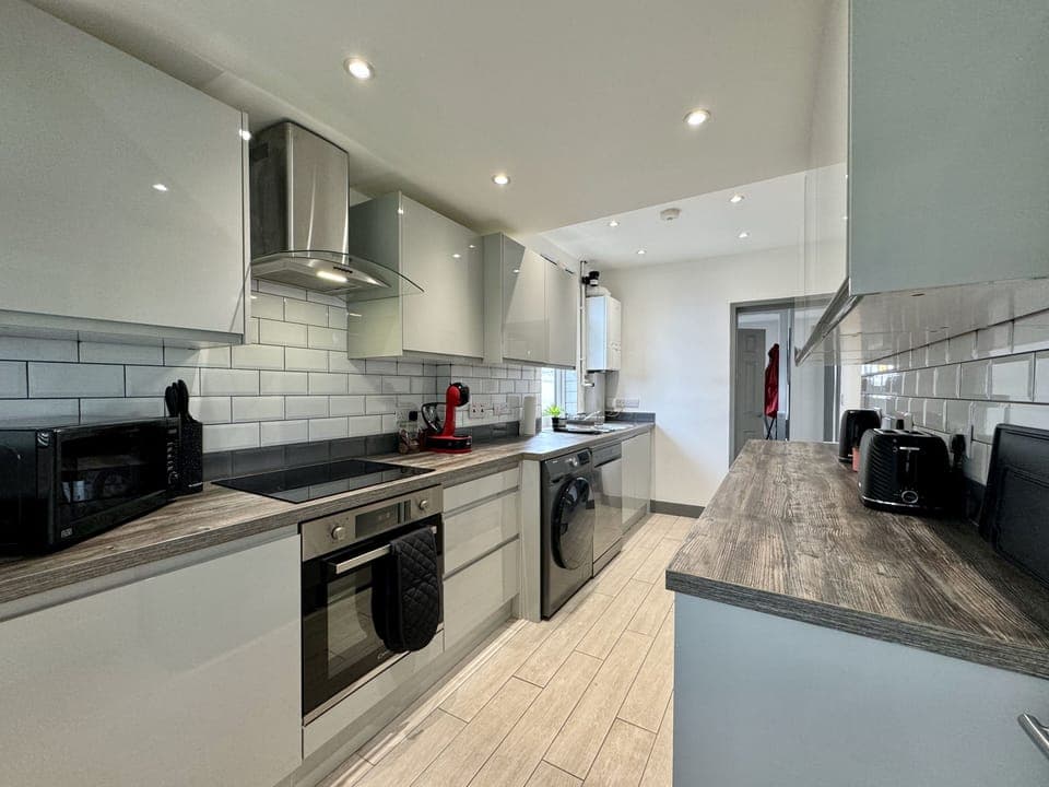 Comfort Townhome, 3 Bedrooms, Kitchen, Garden View | Private kitchen | Toaster