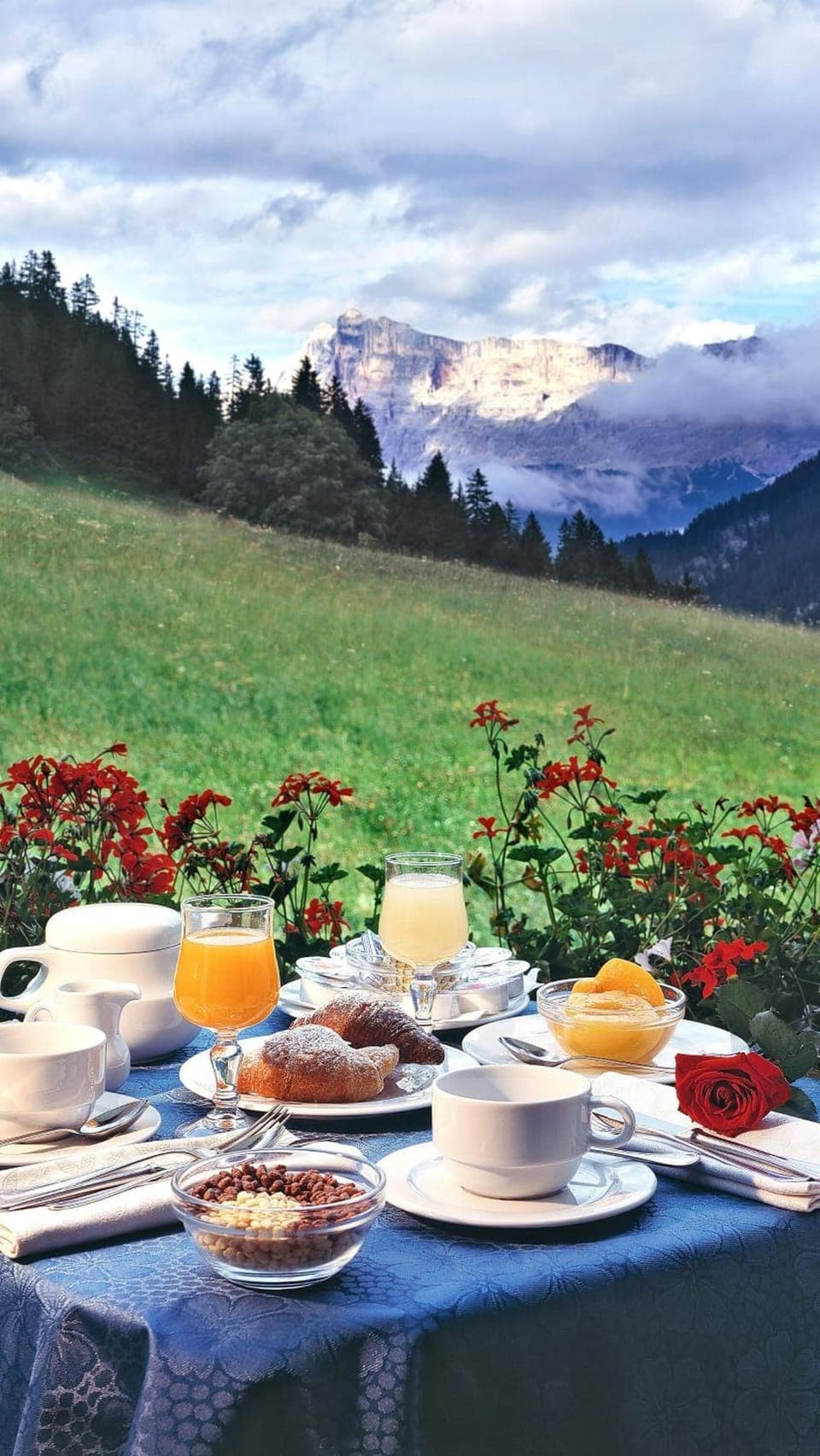 Breakfast, lunch, dinner served; Mediterranean cuisine 