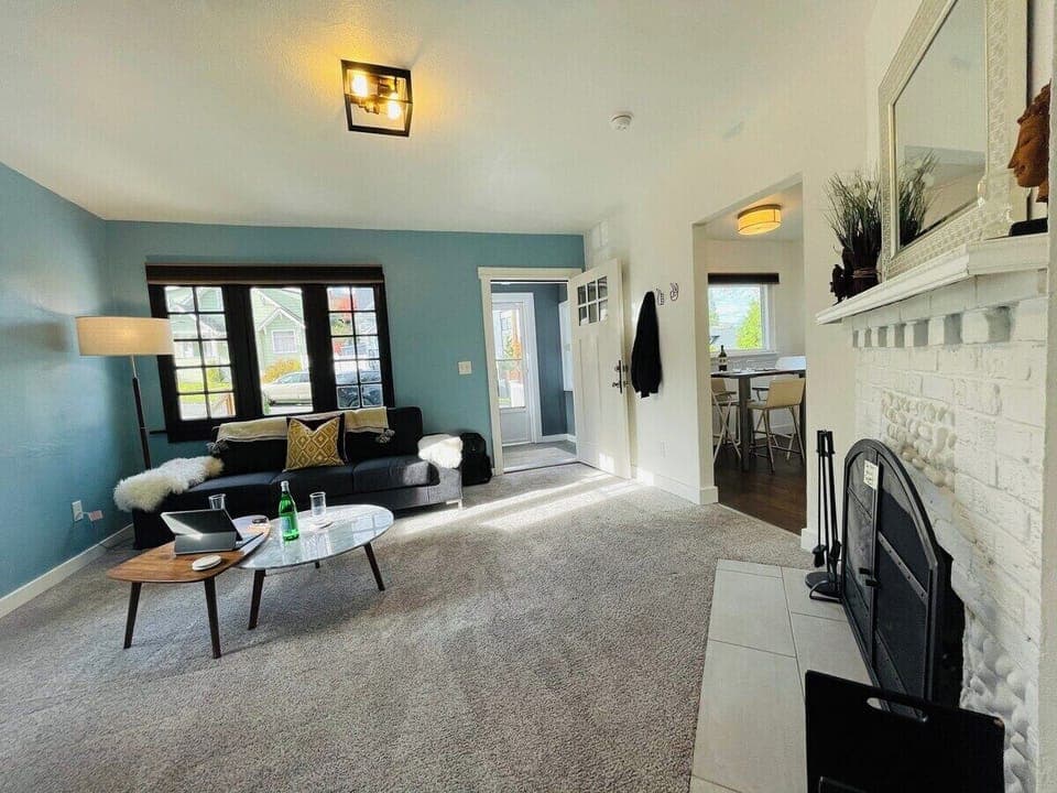 Basic Apartment | Living area | Flat-screen TV